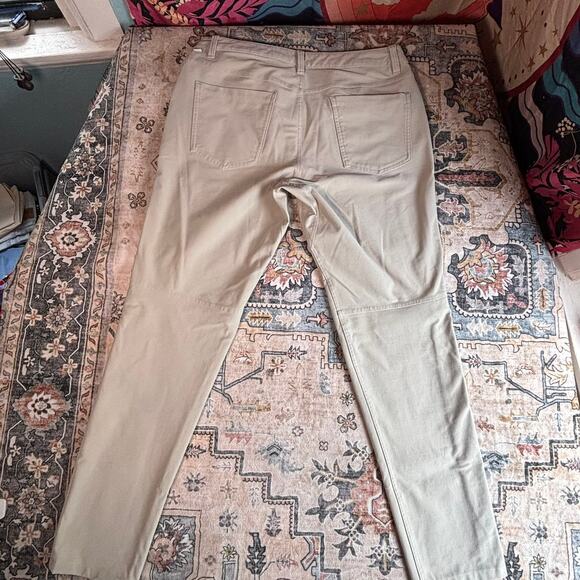 Lululemon ABC Slim Fit Pants Bone Tan color Size 33 Utilitec Business Golf - Picture 11 of 11